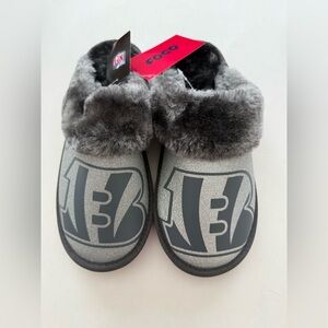 Foco NFL Cincinnati Bengals Slippers Women’s Size Large (9-10)